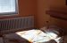 apartman ložnice k oknu