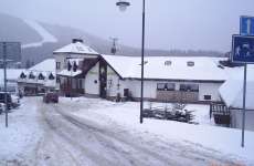 winter-aussicht-an-hinter-zutritt-und-parkplatz